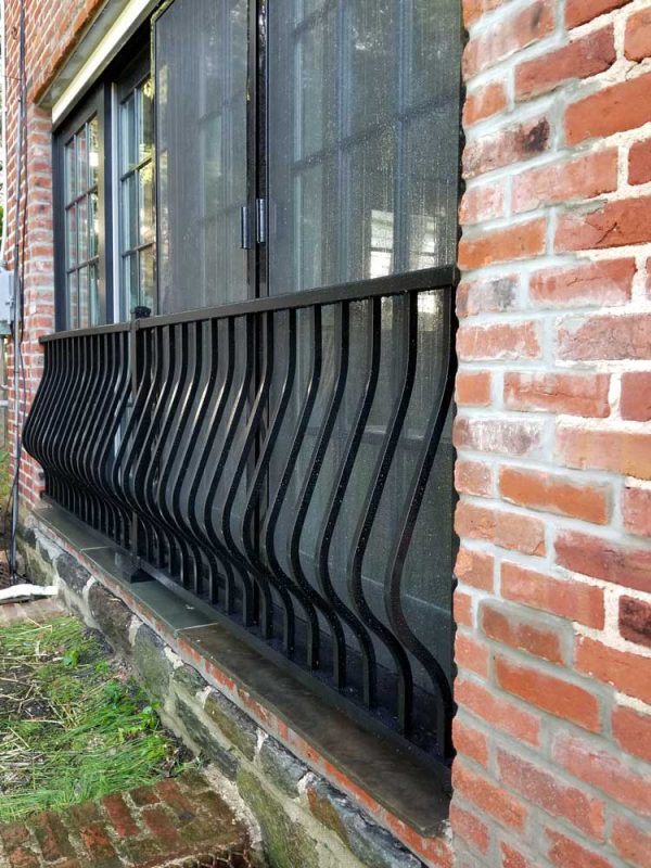 curved black aluminum railing posts