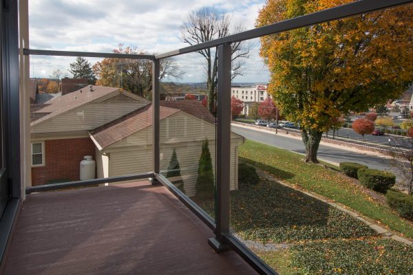glass deck railings with aluminum posts