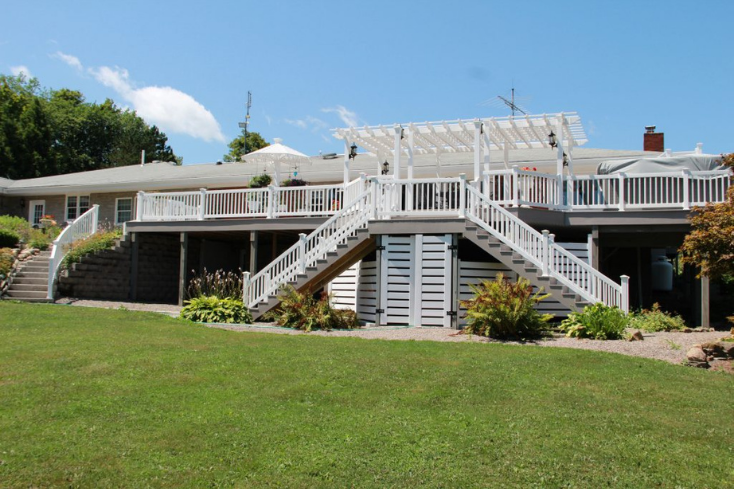 image of pergola for jumbo deck