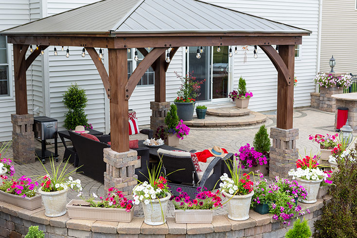 what is the difference between a pergola and a pavilion